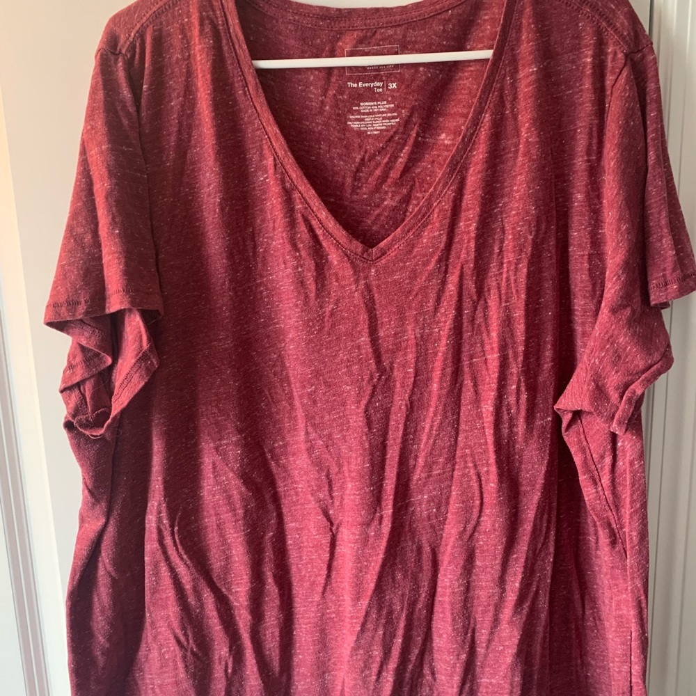 Maroon shirt sleeve v neck T-shirt